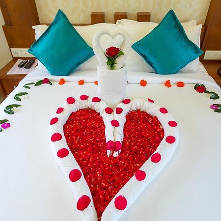 Monsoon Grande Hotel Munnar Exterior foto