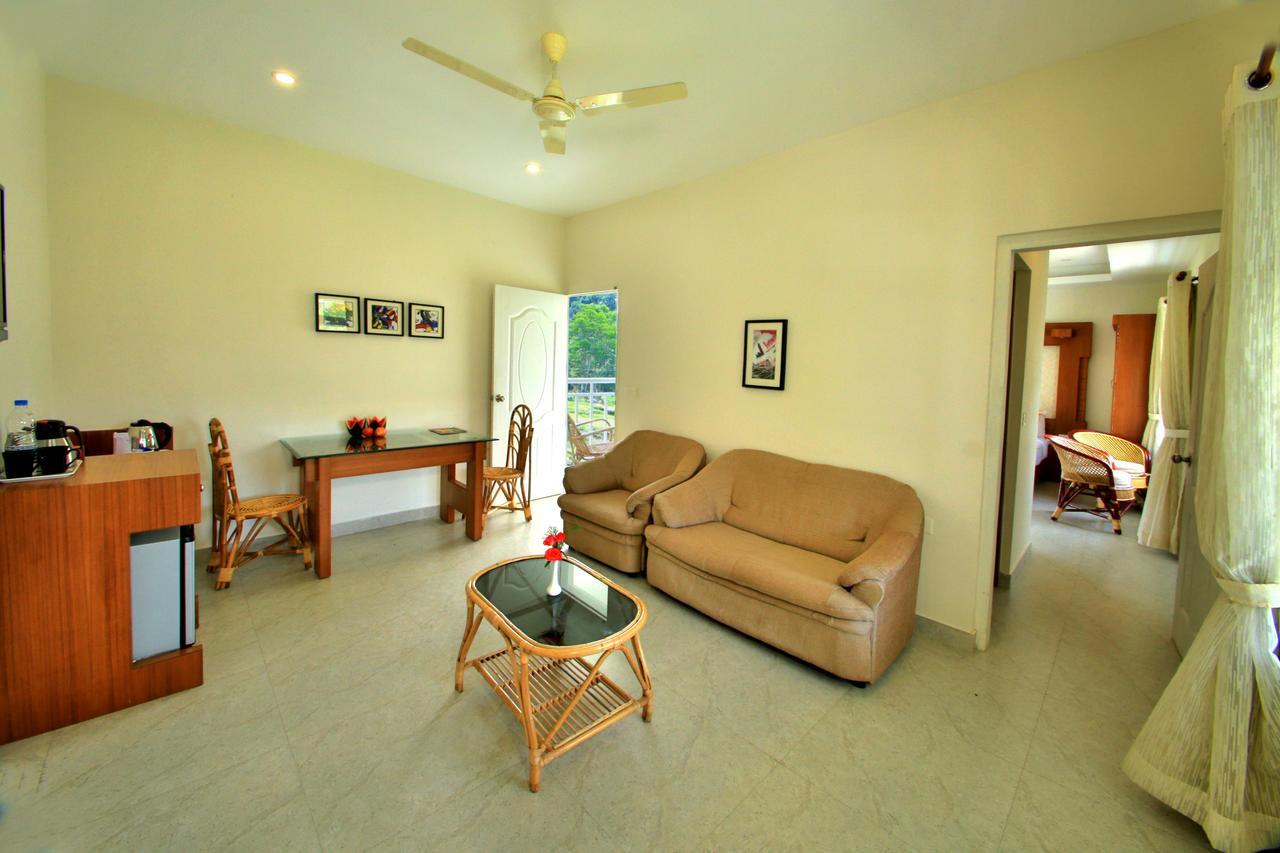 Monsoon Grande Hotel Munnar Exterior foto